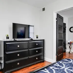  Apartment Charming, Happy 1-bed Oasis: Rva Retreat Awaits!